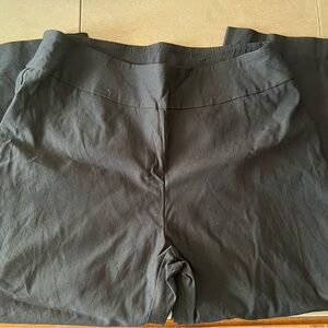 The Avenue High-Waisted Black Capri Pants Sz 14 brand new condition
